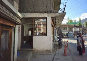 Shop at Dzomsa in Leh