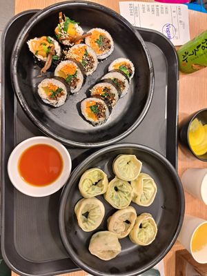Vegan gimbap & vegan dumplings at Ssada Gimbap in Seoul