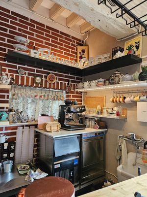 Salon de thé at Kitschinette in Charroux