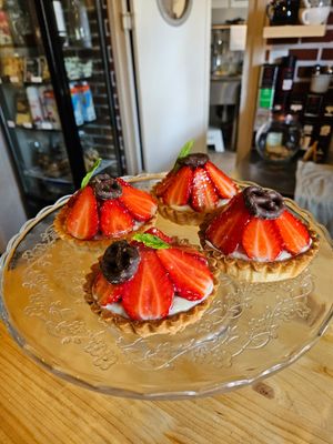 Tarte Fruits de saison, vegan. at Kitschinette in Charroux