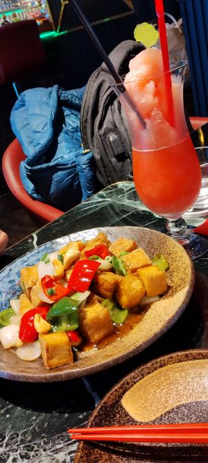 Buen sazón y ambiente at Bangkok77 - Shinjuku Kabukicho in Tokyo