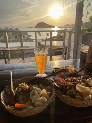 Vegan Nasi Goreng, vegan mie goreng  at De Waroeng Labuan Bajo in 