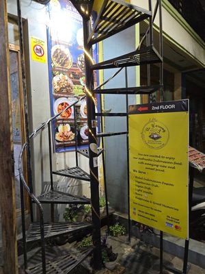 entrance - up the stairs at De Waroeng Labuan Bajo in 