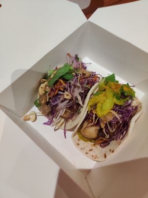 One curry and one pad thai taco at Tako Cheena by Pom Pom in Orlando
