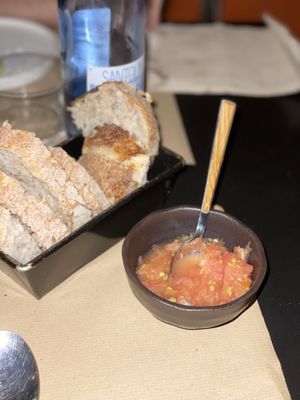 Bread and tomato at Sesamo in Barcelona