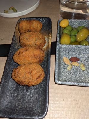croquetas de seitas y olivas at Sesamo in Barcelona