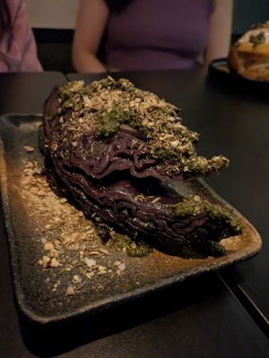 Red cabbage with mint pesto (not worth 10€) at Sesamo in Barcelona