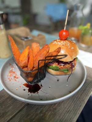 Jackfruit Burger with Sweetpotato Fries (Special)  at Edelsberger in Baden