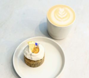 Veganer Kuchen und Cappuccino   at Apoteka - Coffee & Plants in Tubingen