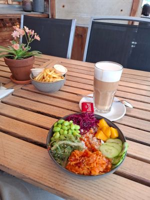 Vegan poke bowl (the vegan salmon was amazing) at BaseCamp in Grindelwald