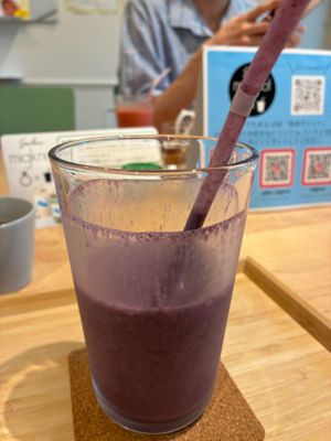 (Half full) amethyst smoothie without honey at salon migknot in Osaka
