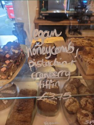 Vegan Honeycomb, Pistachio + Cranberry Tiffin at Becws Melyn in Llanberis