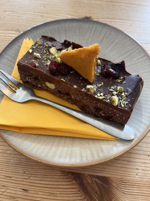 Honeycomb and pistachio tiffin  at Becws Melyn in Llanberis