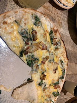 NOT VEGAN PIZZA on vegan order  at Bresca Coimbra in Coimbra
