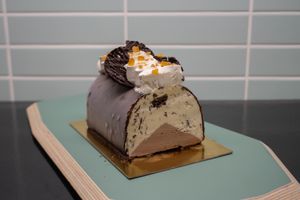 vegan kerststronk orangette-chocolade at Ice By Wolf in Herent