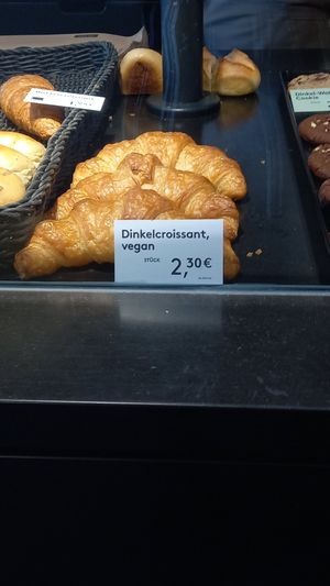 vegan spelt croissant 2,30€ at  Back Bord Bio Bäckerei in Ratingen