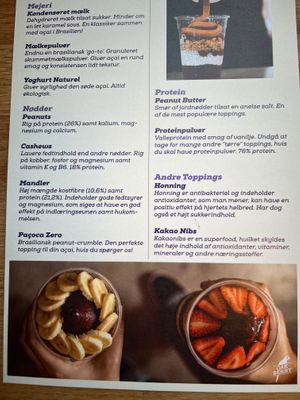 Non vegan toppings under “Mejeri”, plus whey protein and honey.  at Oakberry in Frederiksberg