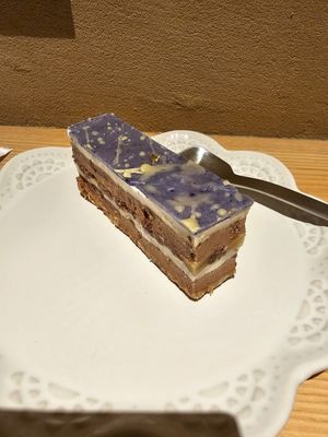 White chocolate cake at Naki - vegan sweets in Osaka