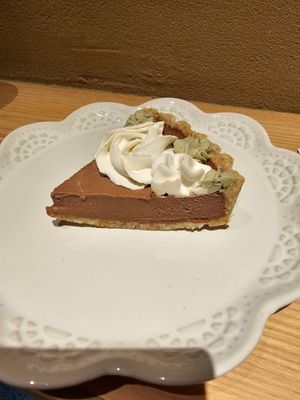 Chocolate cake at Naki - vegan sweets in Osaka