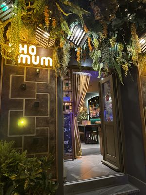 Entrance/store.  at pho mum in Dresden