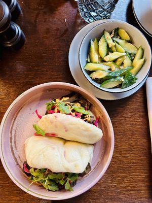 Bao Bun mit Gurkensalat, Erdnüsse  at Fredi in Winterthur