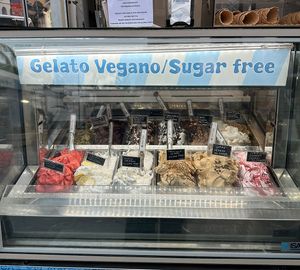 12 opzioni di gelato vegano  at Gran Caffè Vittoria in Ischia