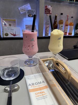 Strawberry and pineapple smoothies   at Vegan Cafe Tsukineko in Osaka