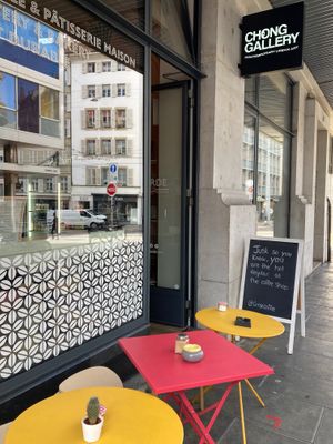 Exterior seating and entrance  at Corde Coffee  in Geneva