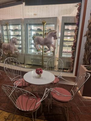 Decor at Repapis - Ζαχαροπλαστείο in Leros