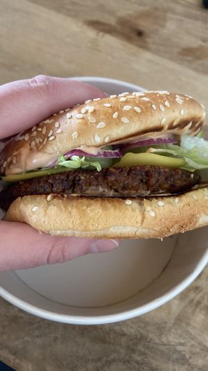 Sehr leckere Burgersoße und ein Kidneybohnenpattie 👌🏼 at Gajas Welt in Kaisersbach-ebni
