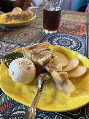 Apfelkuchen mit Vanilleeis  at Gajas Welt in Kaisersbach-ebni