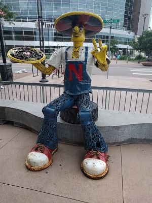 Art outside at Mellow Mushroom in Lincoln