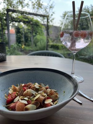 Dessert van fruit, deels uit eigen tuin  at Foodbar d'Stoomerij in Oirschot