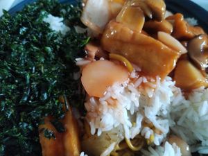Seaweed, beancurd with vegetables, boiled rice, noodles with beansprouts and onion at Panda Chef in Houghton-le-spring