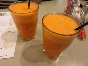 fresh juices at De Vegetarische Traiteur in Amsterdam