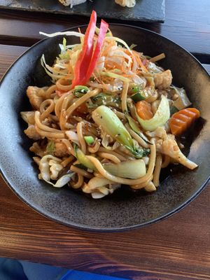 Udon-Nudeln mit Gemüse und Teriyaki-Sauce  at H-Fresh Restaurant Ronnenberg in Ronnenberg