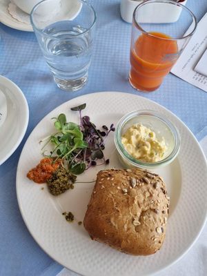 Eiersalat (Kichererbsen) at Restaurant DÜNENFEIN im Hotel NEPTUN in Rostock