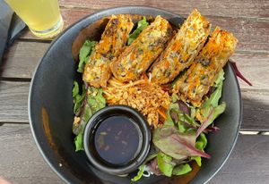 Mango Salat mit Crispy Rolls  at Vo Uu  in Hamburg