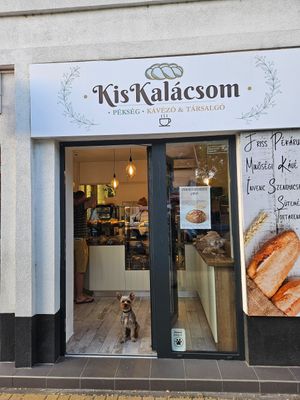 Entrance at Kiskalácsom in Budapest