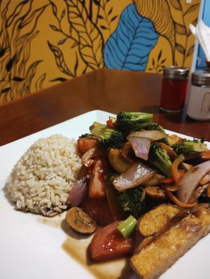 Saltado de Brócoli 🥦 at El Encuentro - Santa Catalina in Cusco