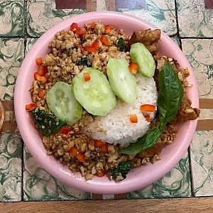 Pad kapau mu sapp (basil and tofu stir fry) at Jigoonorae - 지구를위한노래 in Seoul