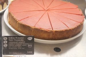 rhubarb vegan cheezecake at Goodies Berlin - Friedrichshain in Berlin