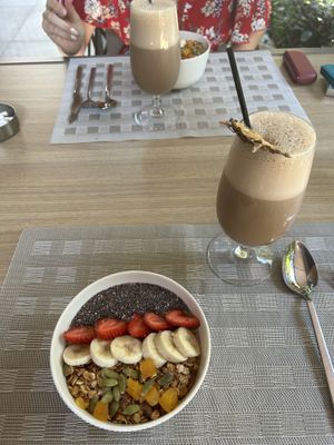 Vegan Bowls and Smoothies  at Cava Restaurant in Antalya