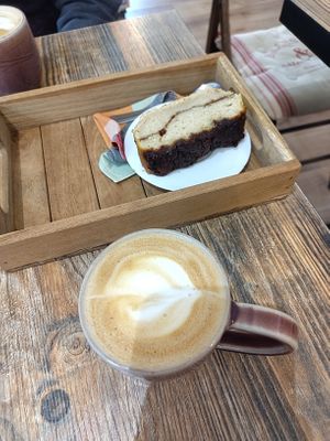 Vegan cinnamon roll cake and capu at L'Interstice in Besancon