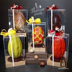 Huevos de chocolate artesanales, sin lactosa y sin gluten, elaborados con ingredientes de alta calidad, para que nadie se quede sin su momento dulce. at LORIS CHOCOLATES in Valencia