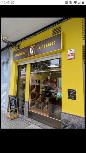 Outside at LORIS CHOCOLATES in Valencia