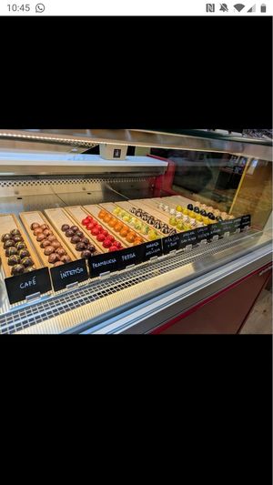 Chocolate selection at LORIS CHOCOLATES in Valencia