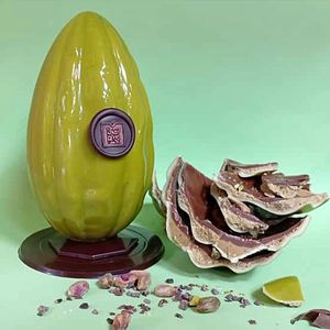 Haba de CHOCOLATE con PISTACHO at LORIS CHOCOLATES in Valencia