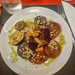 Ratatouille met rodebiet humus at Mesón de la Tortilla in Pamplona