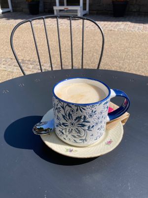 All coffee types are made on oat milk. Those between latte, cappocino, chai latte, iced coffee and iced chai latte.  at Tekoppen - Maybe closed in Haderslev